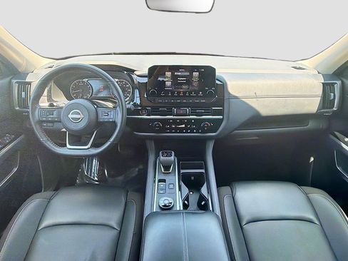 Used 2025 Nissan Pathfinder SL AWD/4WD image 16