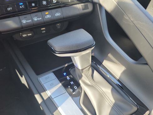 Used 2024 Hyundai Elantra SEL FWD image 27