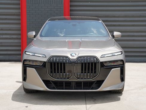 Used 2025 BMW 760i xDrive w/ Executive Package AWD/4WD image 4