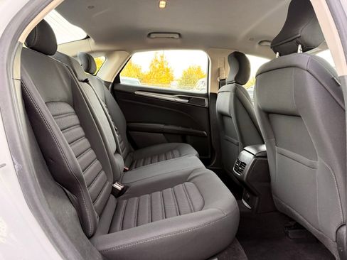 Used 2019 Ford Fusion SE FWD image 19