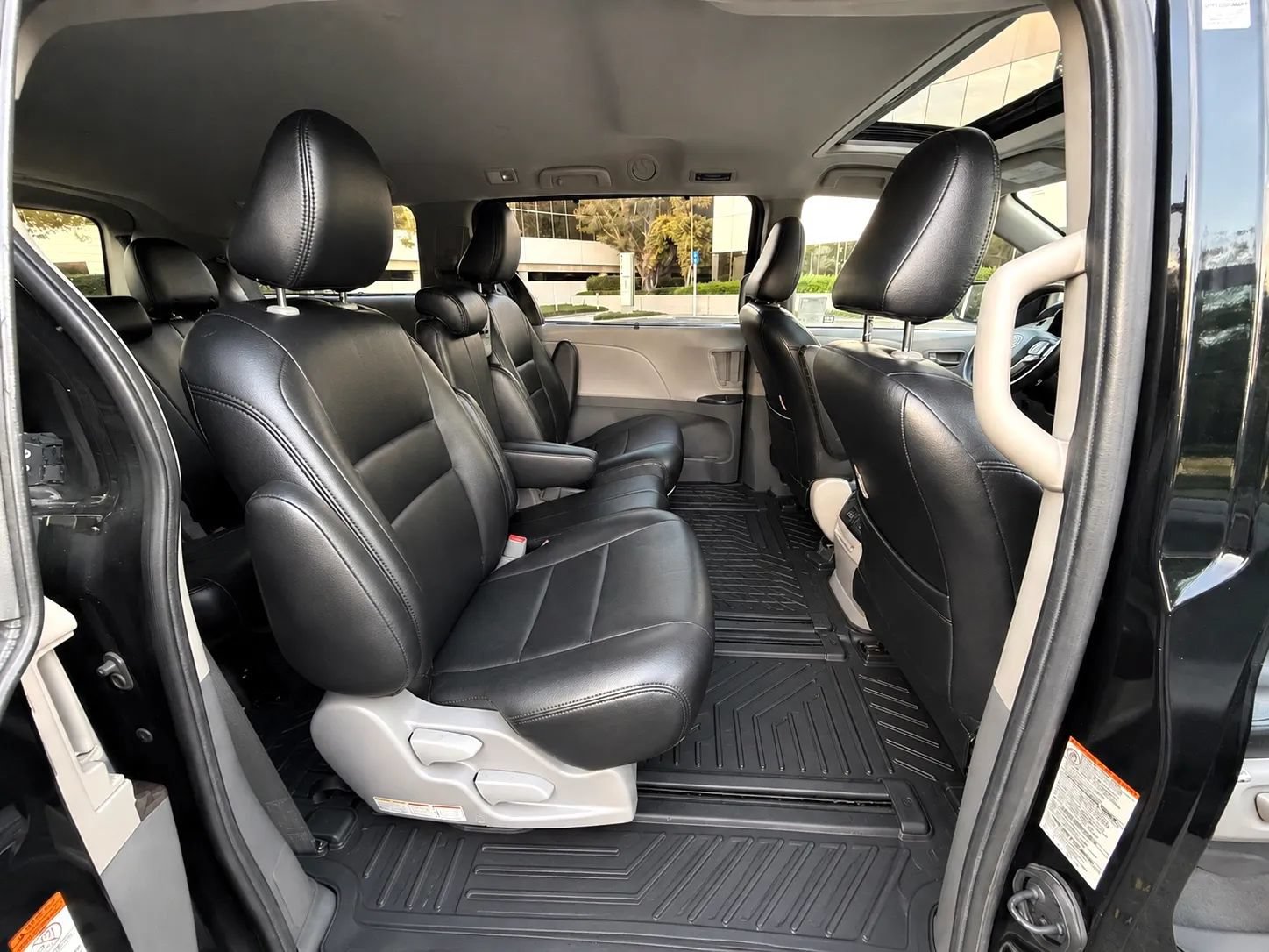 Used 2020 Toyota Sienna XLE w/ XLE Navigation Package FWD image 14
