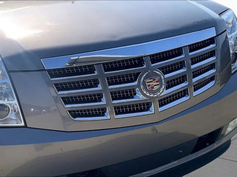 Used 2014 Cadillac Escalade Luxury RWD image 26