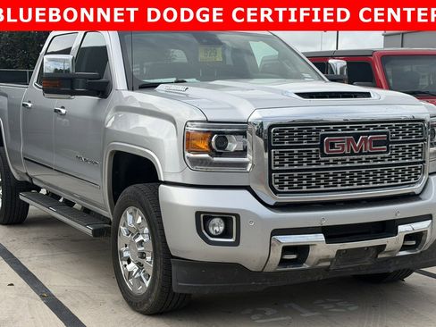 Used 2019 GMC Sierra 2500 Denali w/ Duramax Plus Package AWD/4WD image 3