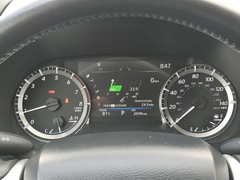 Used 2025 Toyota Highlander LE FWD image 23
