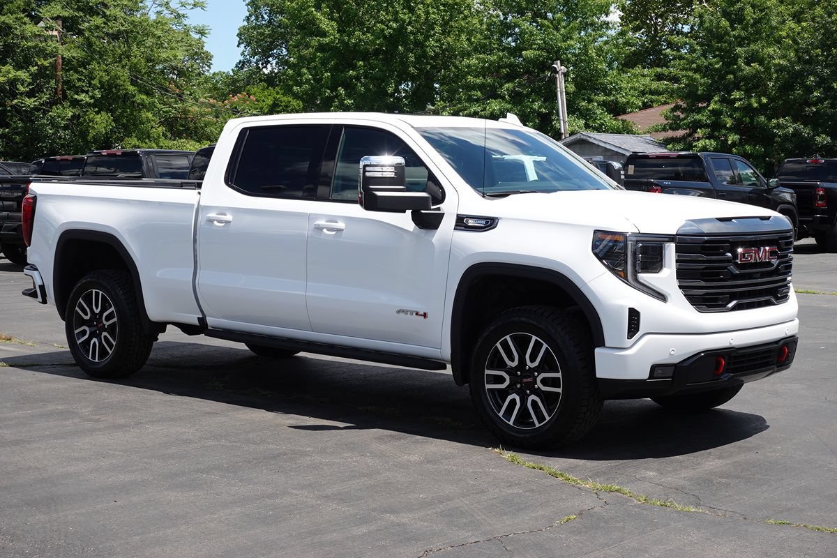 Used 2024 GMC Sierra 1500 AT4 w/ Technology Package AWD/4WD image 4