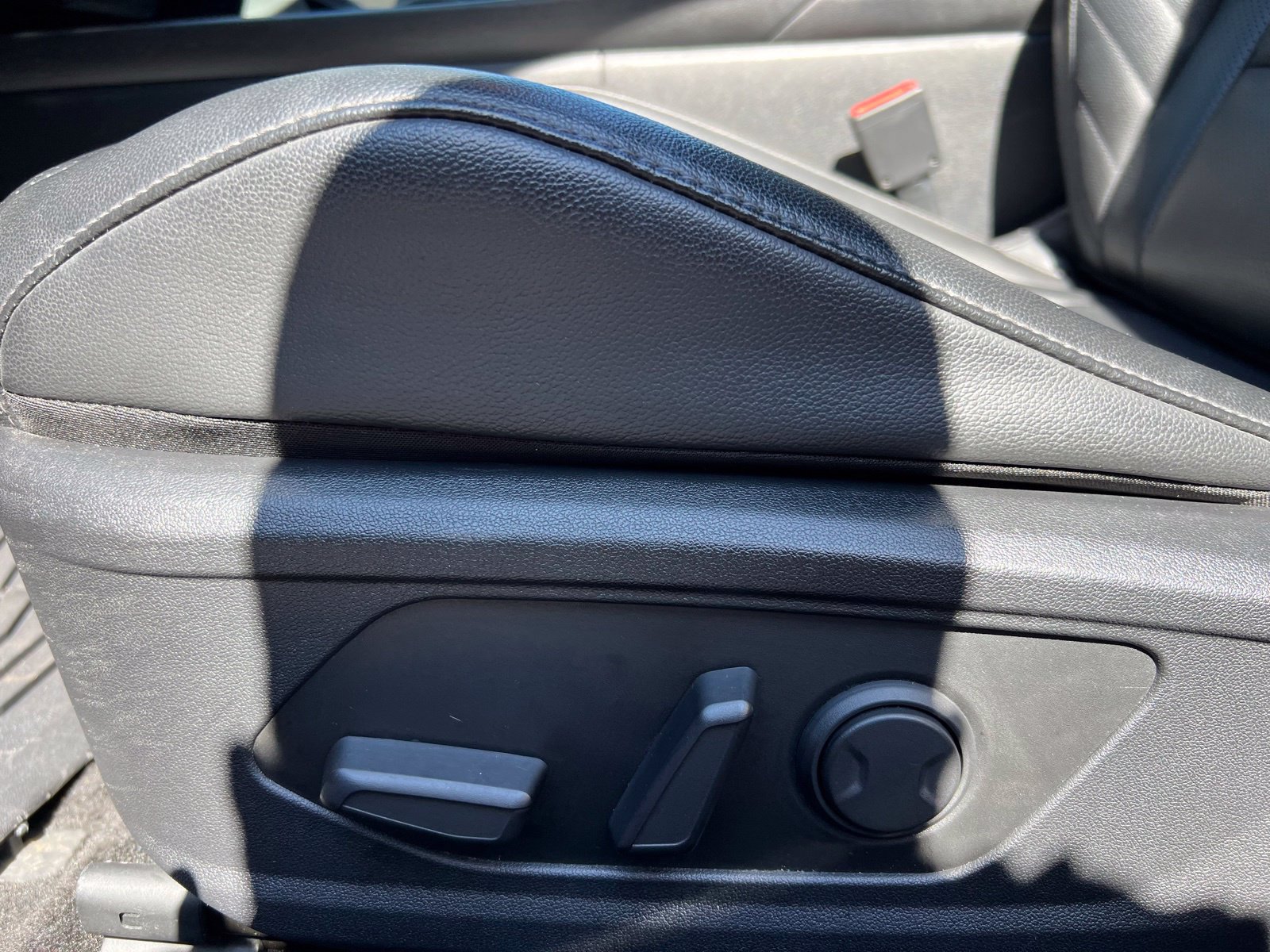 Used 2024 Hyundai Elantra Limited FWD image 24
