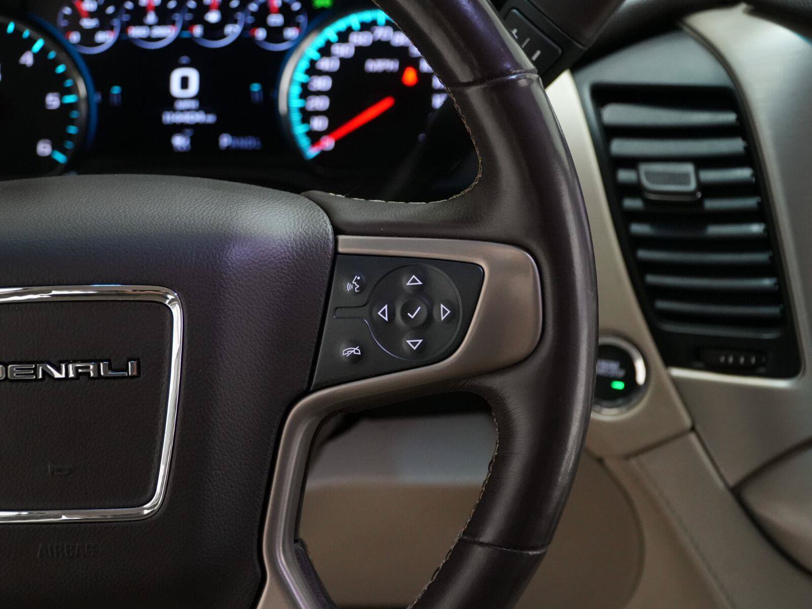 Used 2018 GMC Yukon XL Denali w/ Denali Ultimate Package AWD/4WD image 21