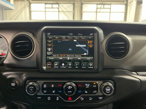 Used 2021 Jeep Wrangler Unlimited Sport AWD/4WD image 30