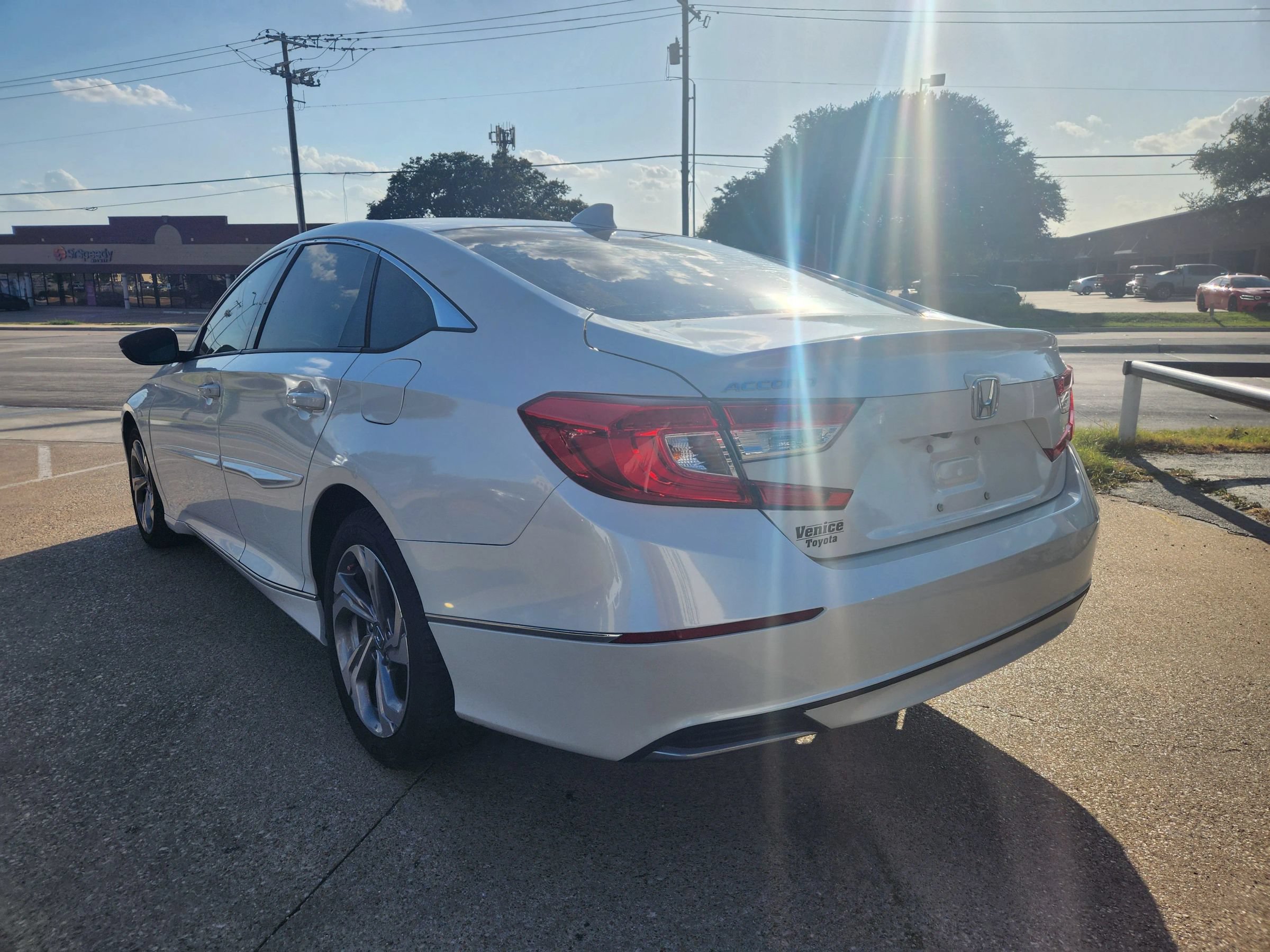 Used 2018 Honda Accord EX-L image 3