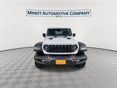 Certified 2024 Jeep Gladiator Rubicon w/ Convenience Group image 3