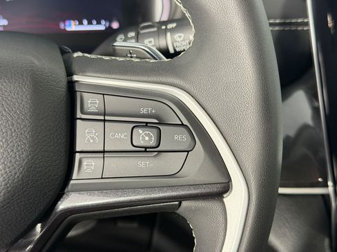 Used 2023 Jeep Grand Cherokee L Laredo AWD/4WD image 27