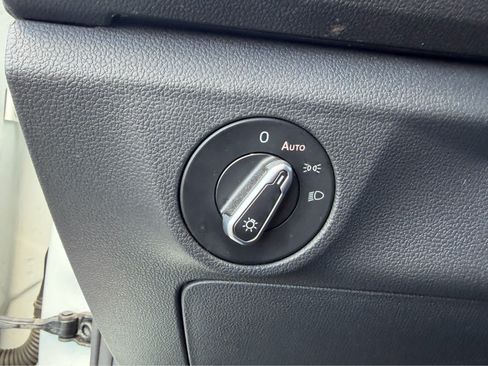 Used 2023 Volkswagen Jetta SE FWD image 16