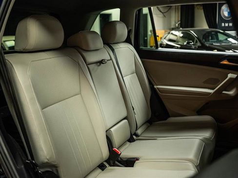 Used 2022 Volkswagen Tiguan SE image 11