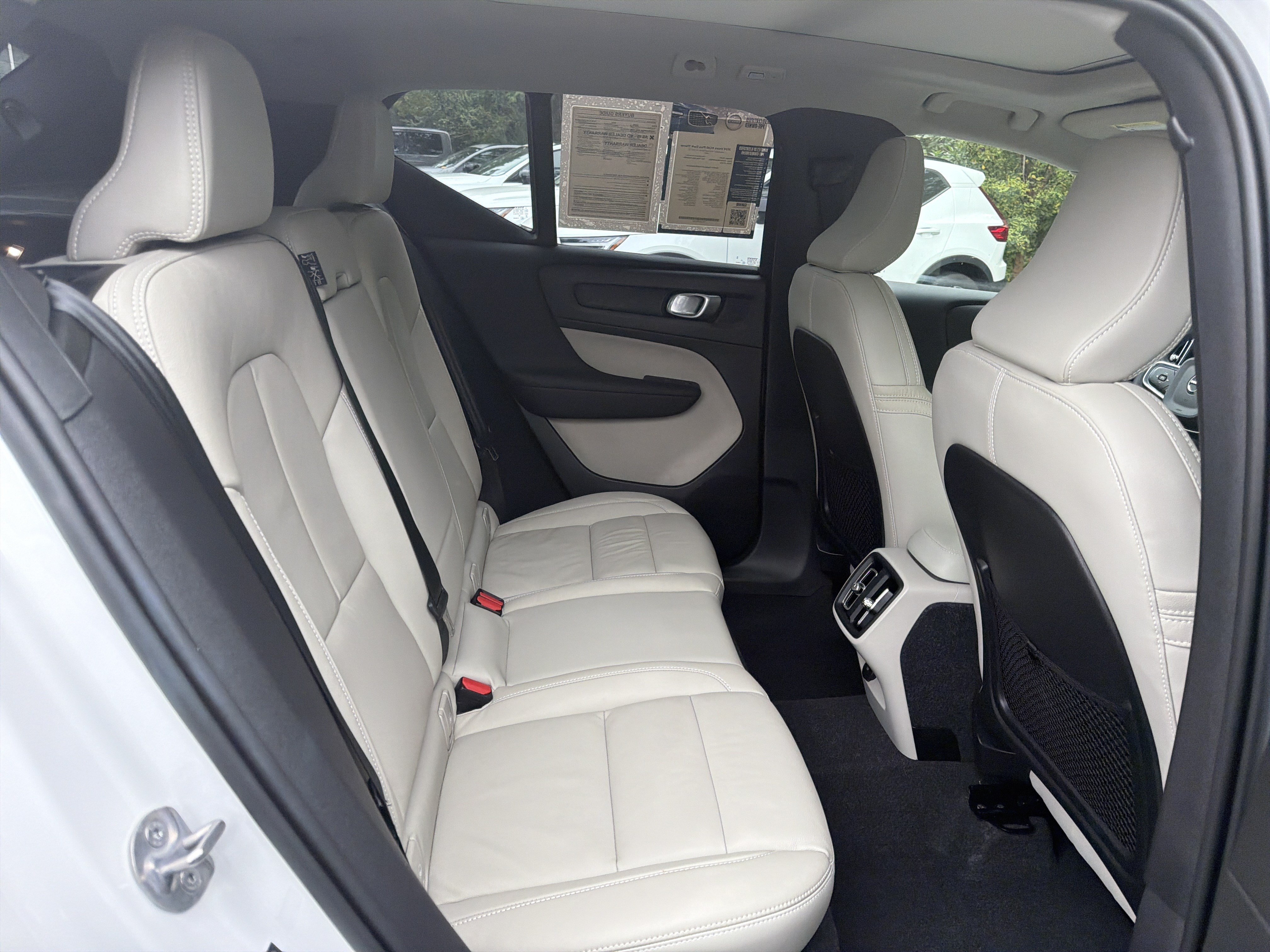 Certified 2024 Volvo XC40 B5 Plus AWD/4WD image 33