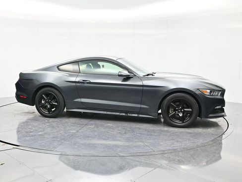 Used 2016 Ford Mustang Coupe image 4