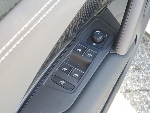 New 2026 Volkswagen Tiguan SE image 11