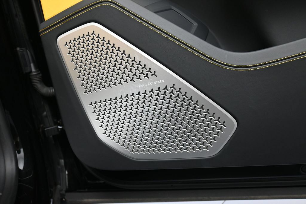 Used 2022 Lamborghini Urus AWD/4WD image 30