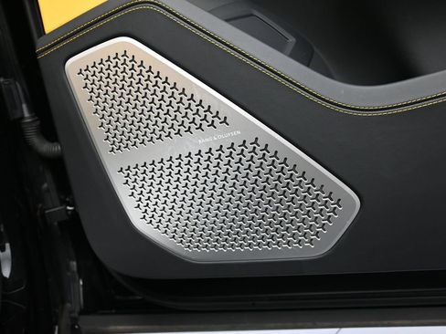 Used 2022 Lamborghini Urus AWD/4WD image 30