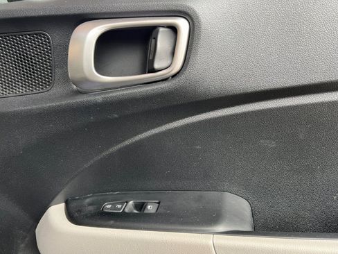 Certified 2025 Hyundai Venue SEL image 23