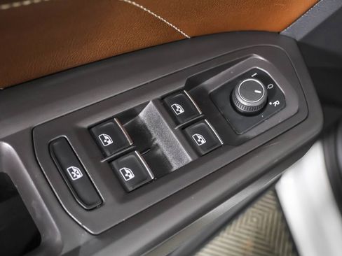 Used 2023 Volkswagen Atlas SE image 32