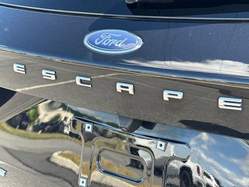Used 2023 Ford Escape Active w/ Tech Pack #1 AWD/4WD image 17