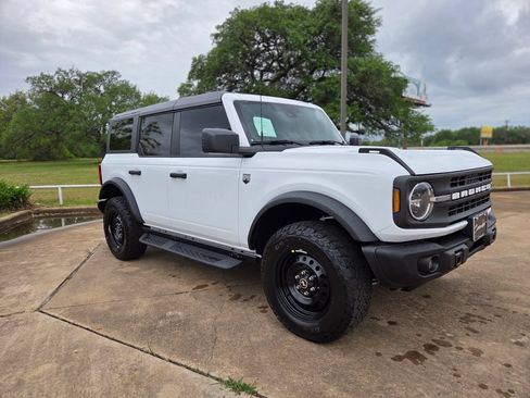 New 2026 Ford Bronco Big Bend w/ Black Diamond Package AWD/4WD image 3
