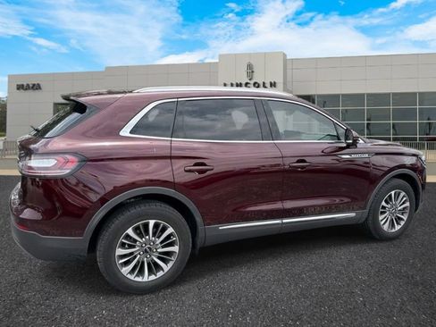 Used 2023 Lincoln Nautilus FWD w/ Premium Package image 3