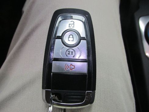 Used 2022 Ford Escape SE w/ Cold Weather Package AWD/4WD image 37