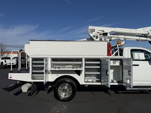 Used 2018 RAM 5500 Tradesman w/ Power & Remote Entry Group image 5