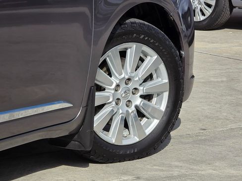 Used 2017 Toyota Sienna XLE image 14