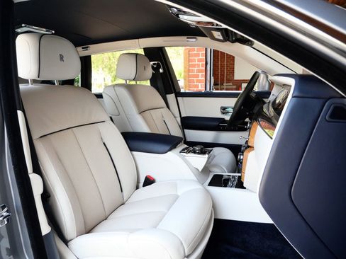 Used 2023 Rolls-Royce Phantom Sedan RWD image 34