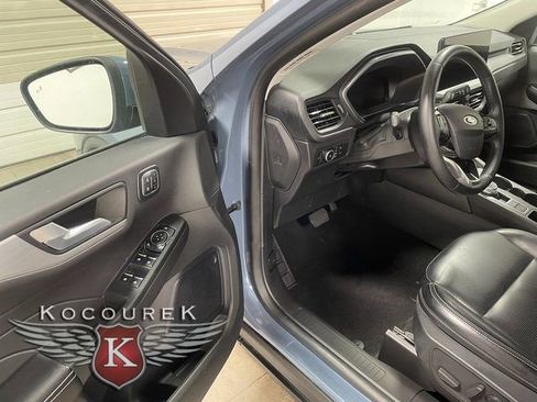 Used 2024 Ford Escape Platinum image 10