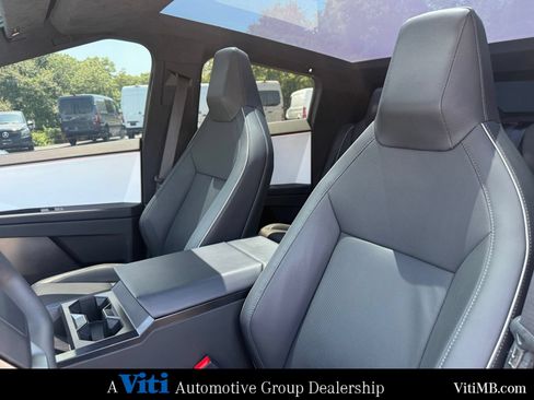 Used 2024 Tesla Cybertruck AWD Crew Cab image 18