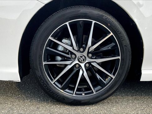 Used 2023 Toyota Camry SE w/ Cold Weather Package image 9