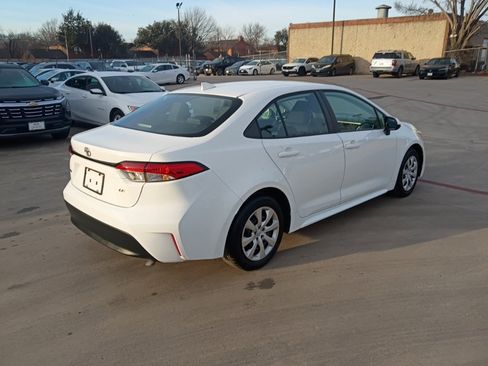 Used 2025 Toyota Corolla LE image 9