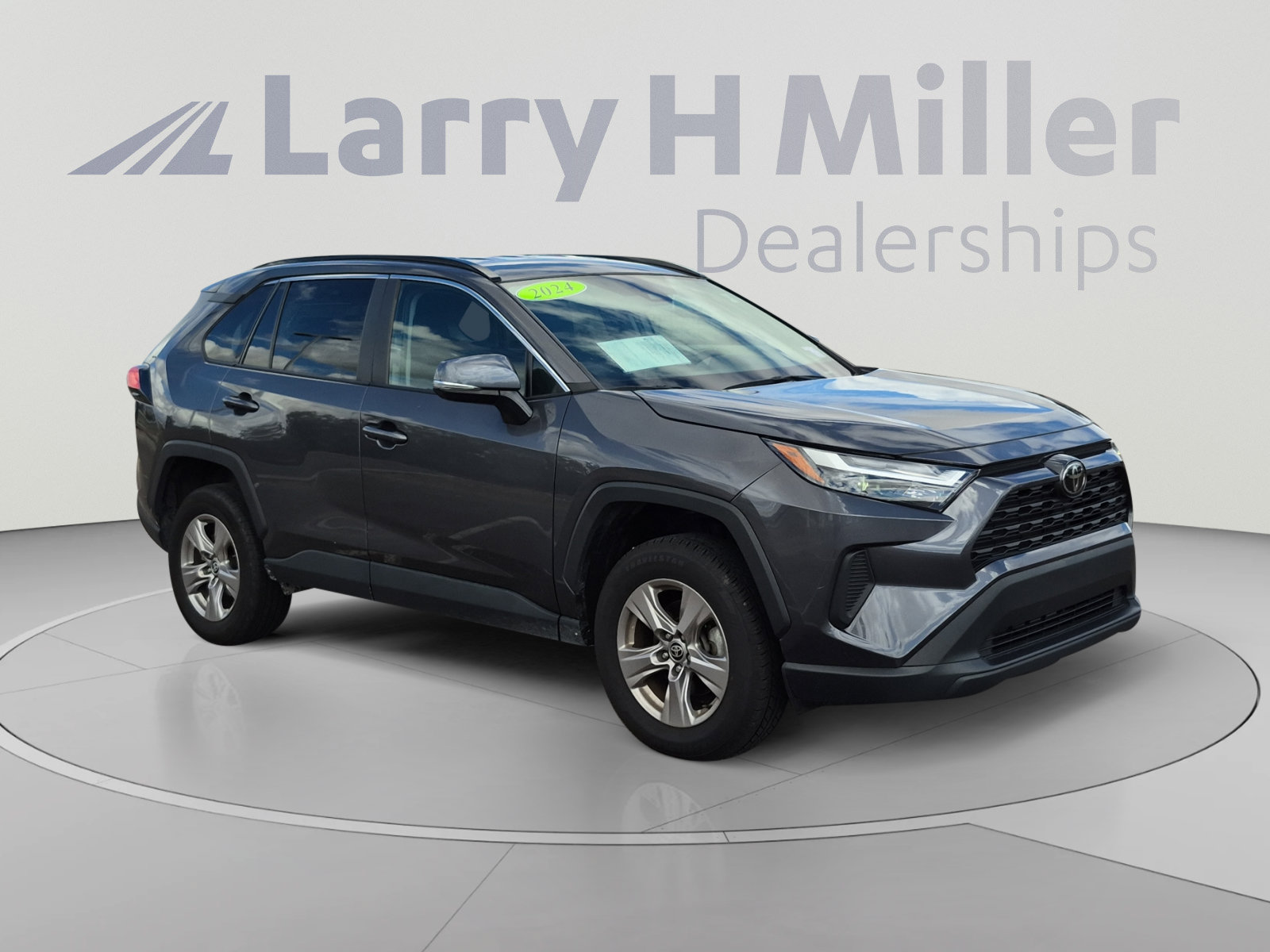 Used 2024 Toyota RAV4 XLE AWD/4WD image 7