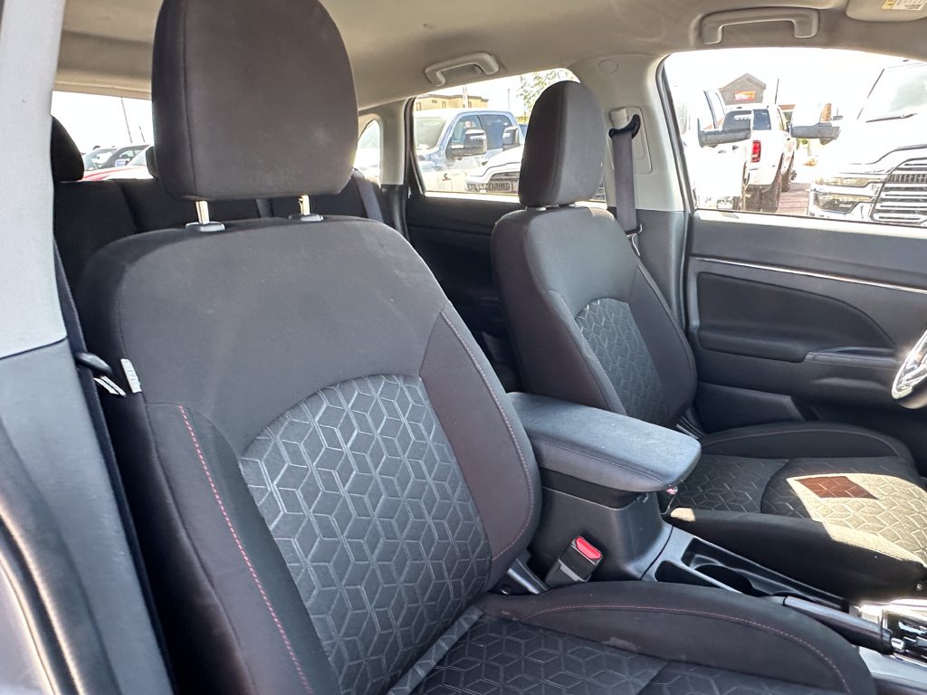 Used 2025 Mitsubishi Outlander Sport LE AWD/4WD image 19