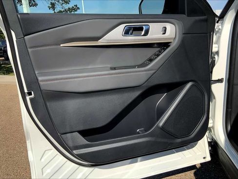New 2025 Ford Explorer Active image 10