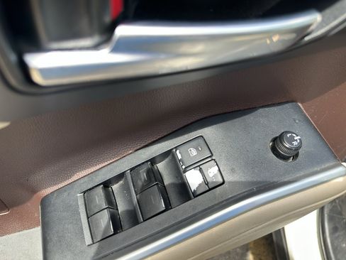 Used 2020 Toyota Highlander XLE FWD image 22
