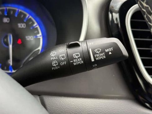 Used 2024 Chrysler Pacifica Touring-L FWD image 25