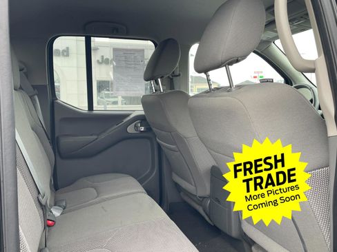 Used 2020 Nissan Frontier SV image 8