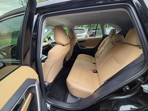 Used 2020 Toyota RAV4 LE w/ All Weather Liner Package AWD/4WD image 16