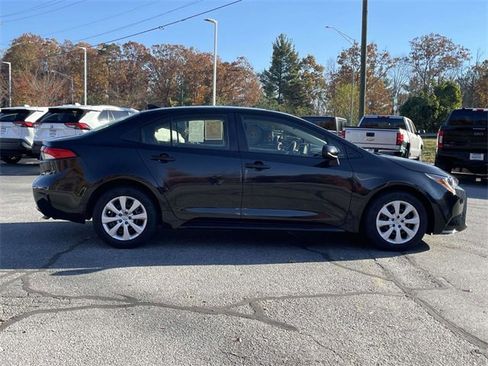 Used 2022 Toyota Corolla LE image 6