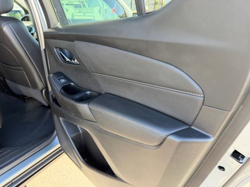 Used 2023 Chevrolet Traverse LT image 13