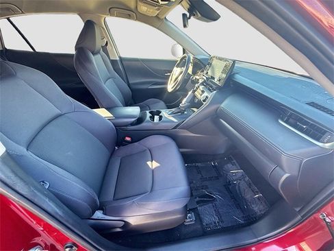 Used 2022 Toyota Venza LE image 31