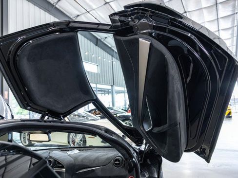 Used 2021 McLaren 720S Performance RWD image 33
