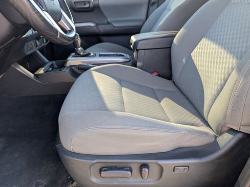 Used 2023 Toyota Tacoma TRD Sport image 7