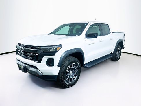 Used 2024 Chevrolet Colorado Z71 w/ Z71 Convenience Package 2 AWD/4WD image 3