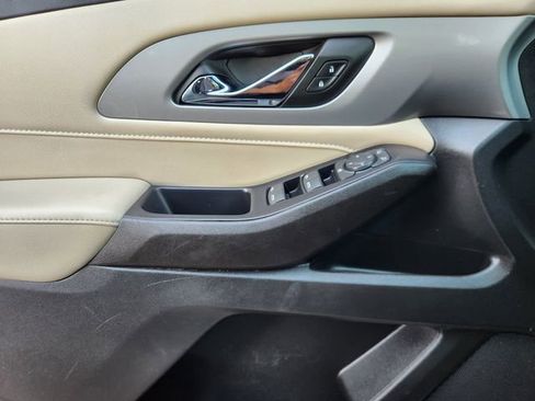 Used 2022 Chevrolet Traverse LS image 18