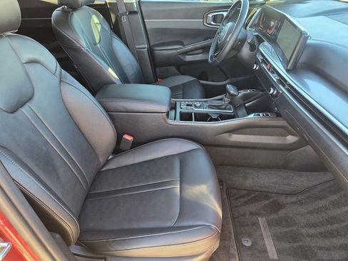 Certified 2025 Kia Sorento S w/ Panoramic Sunroof Package image 12